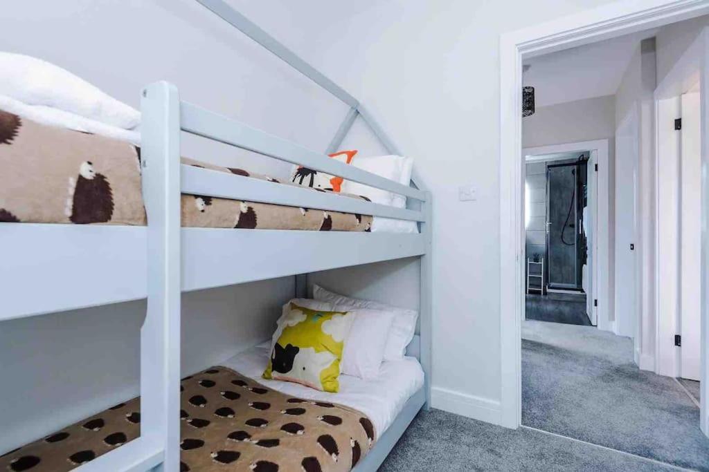 Sandileigh House By Yourstays - Luxurious 3 Bedroom House In 알트링캠 외부 사진
