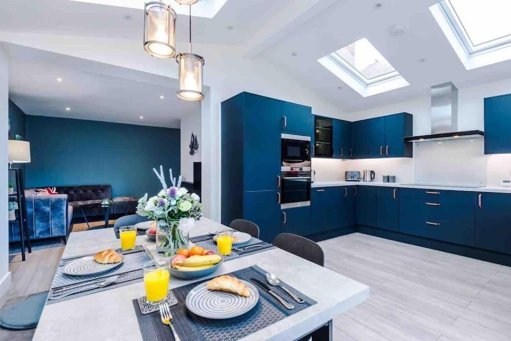 Sandileigh House By Yourstays - Luxurious 3 Bedroom House In 알트링캠 외부 사진